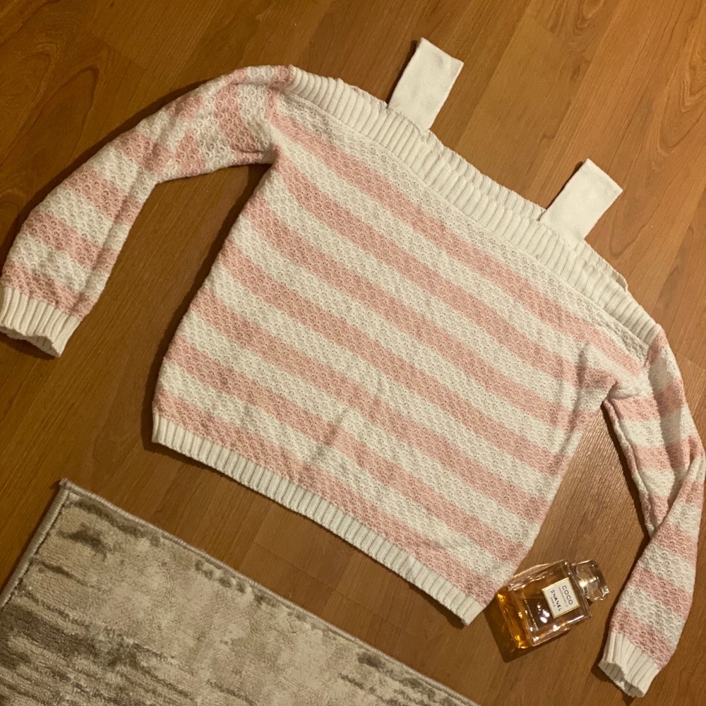 Knit Peak-a-Boo Shoulder Top (Pink/White)